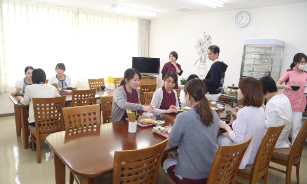 職員食堂(食事代補助)